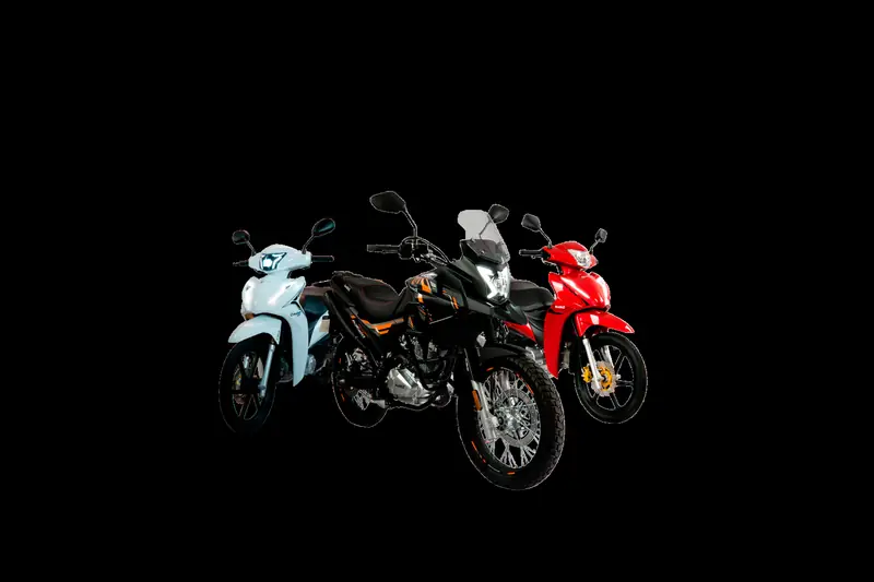 Linha de três motos Avelloz